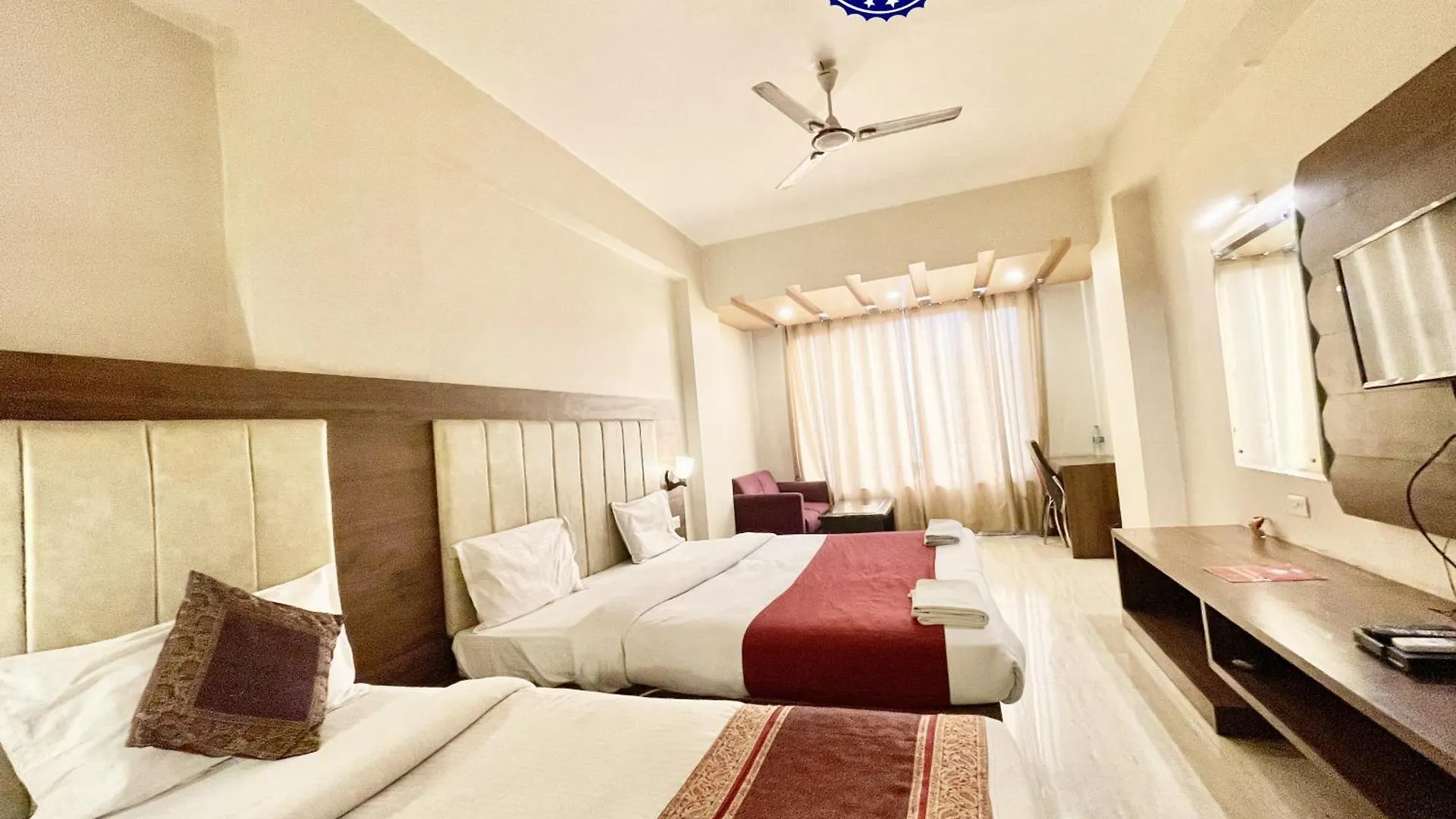 Hotel Rudraksh ! Varanasi ! होटल रुद्राक्ष - హోటల్ రుద్రాక్ష్ Fully-Air-Conditioned Hotel At Prime Location With Parking Availability, Near Kashi Vishwanath Temple, And Ganga Ghat 3