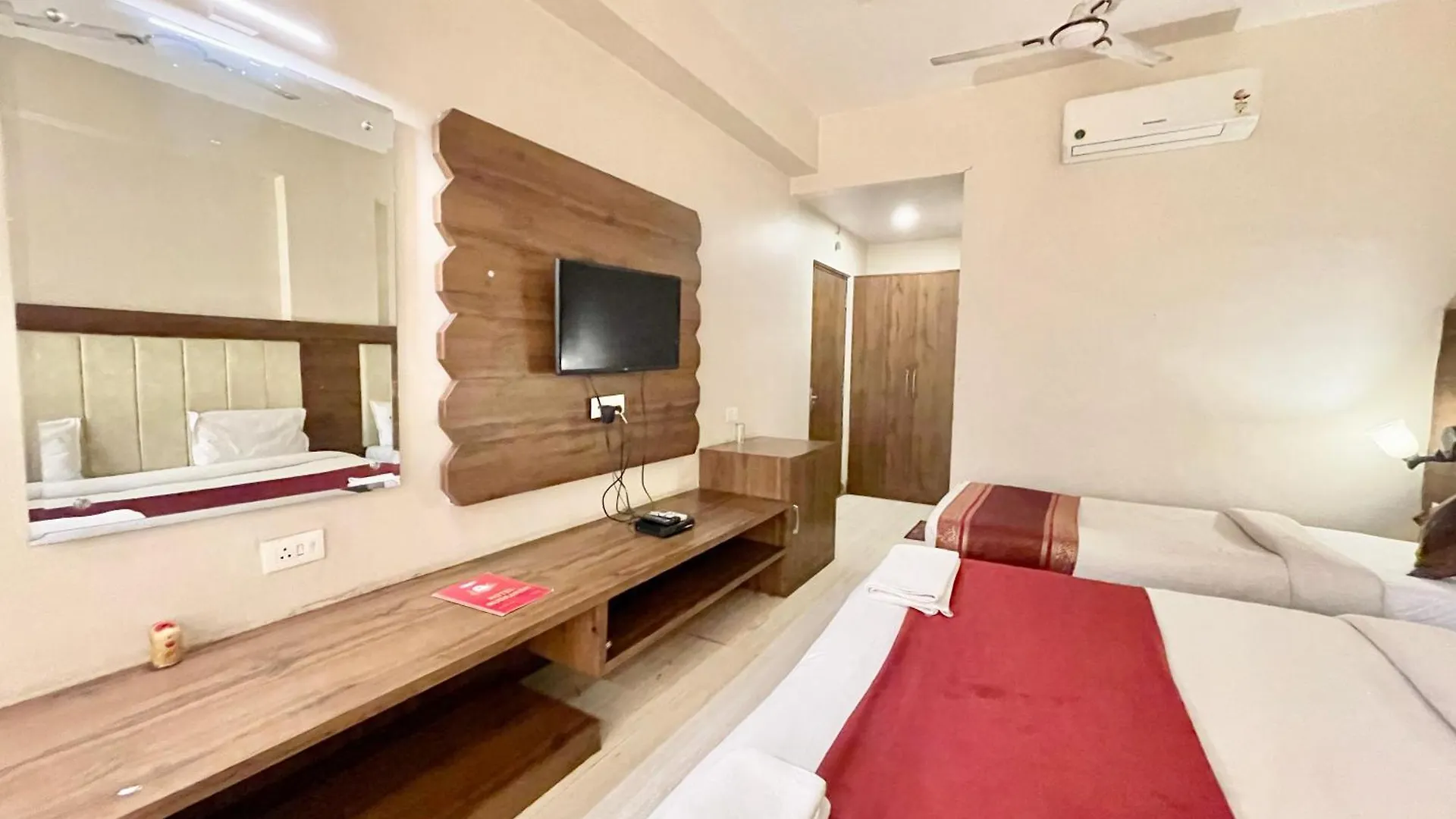 Hotel Rudraksh ! Varanasi ! होटल रुद्राक्ष - హోటల్ రుద్రాక్ష్ Fully-Air-Conditioned Hotel At Prime Location With Parking Availability, Near Kashi Vishwanath Temple, And Ganga Ghat 3 India