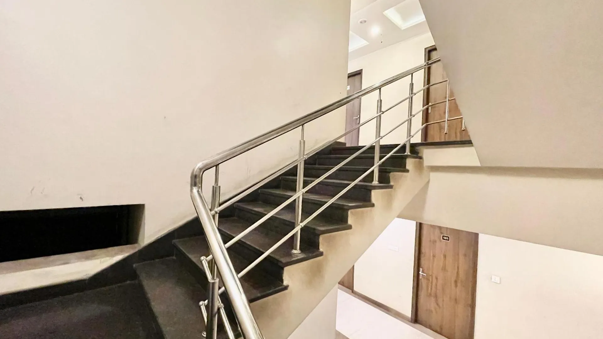 Hotel Rudraksh ! Varanasi ! होटल रुद्राक्ष - హోటల్ రుద్రాక్ష్ Fully-Air-Conditioned Hotel At Prime Location With Parking Availability, Near Kashi Vishwanath Temple, And Ganga Ghat 3 India