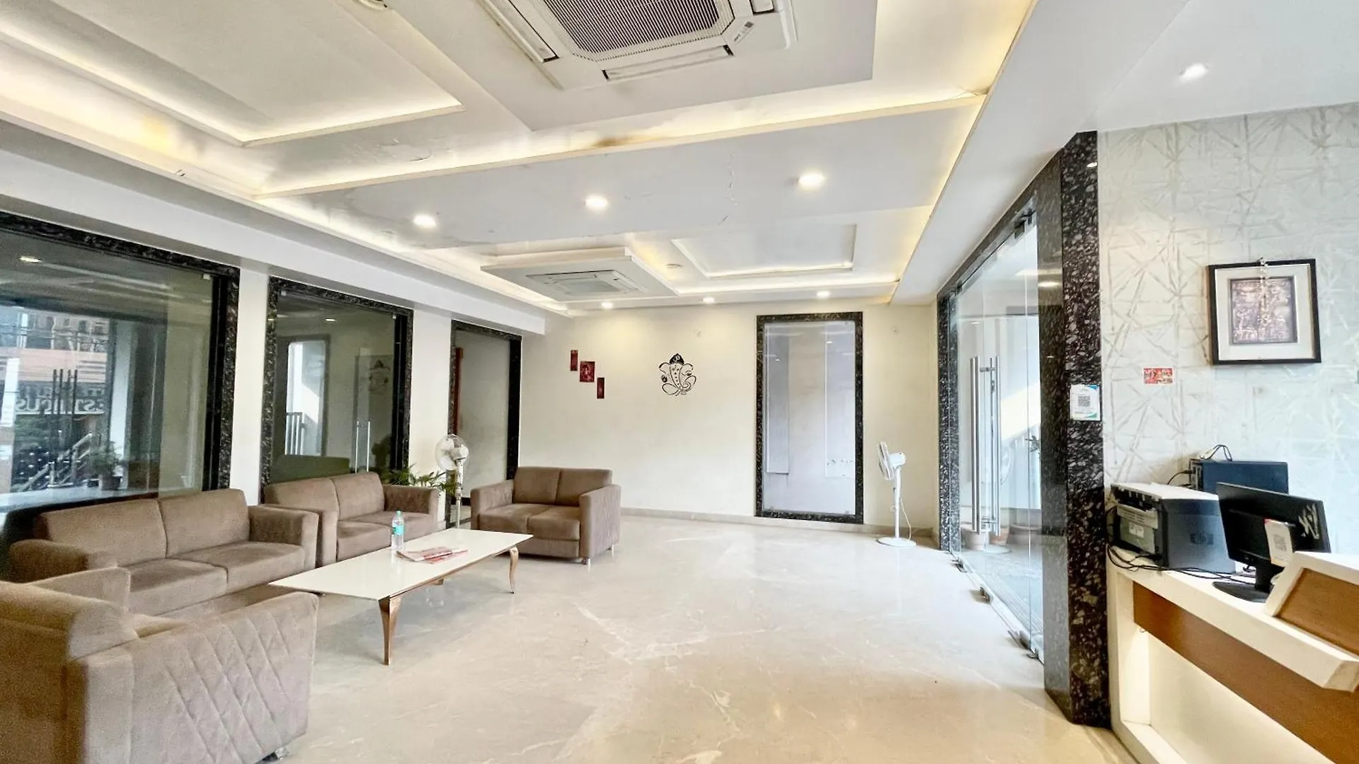 Hotel Rudraksh ! Varanasi ! होटल रुद्राक्ष - హోటల్ రుద్రాక్ష్ Fully-Air-Conditioned Hotel At Prime Location With Parking Availability, Near Kashi Vishwanath Temple, And Ganga Ghat 3