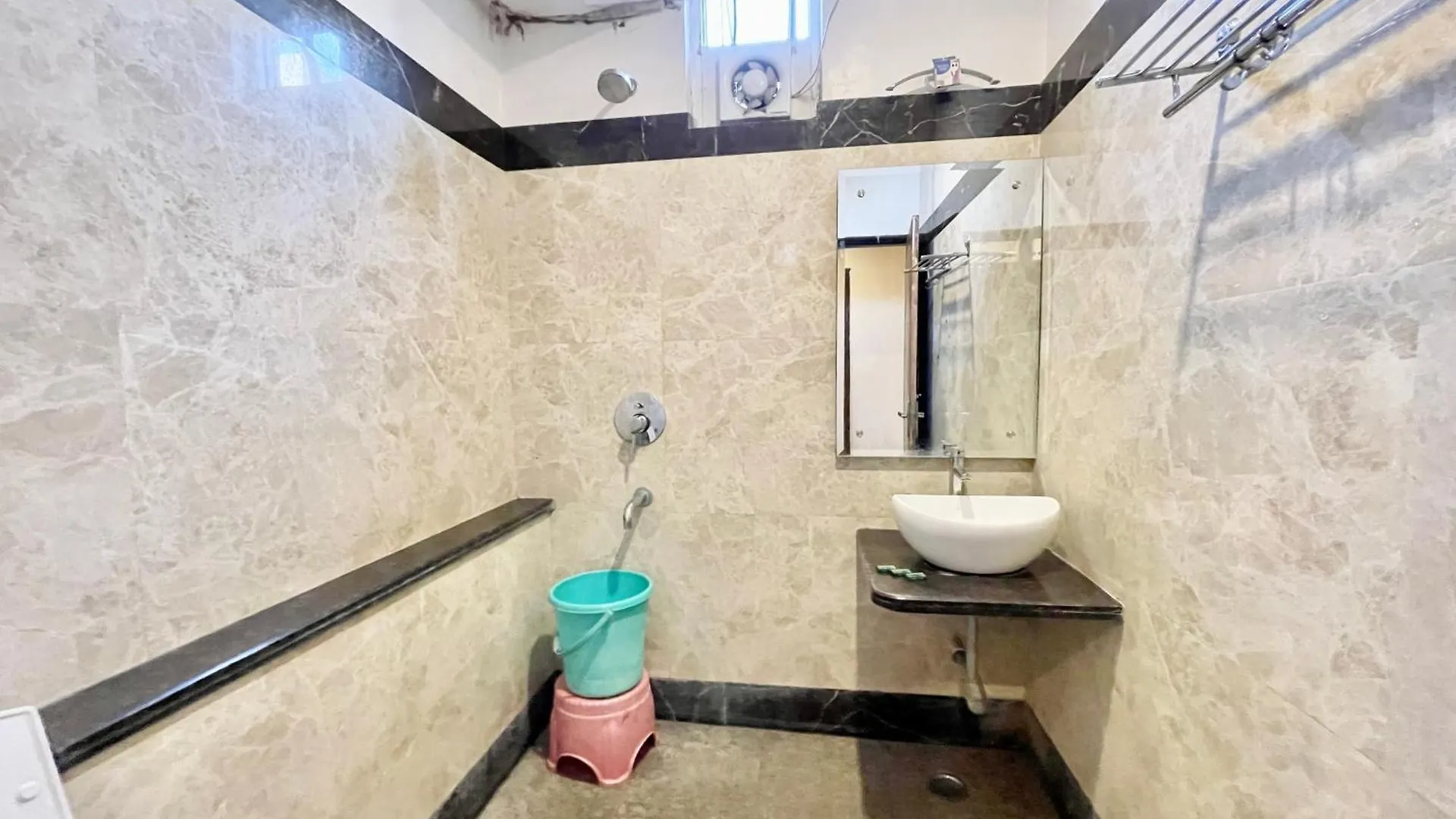 Hotel Rudraksh ! Varanasi ! होटल रुद्राक्ष - హోటల్ రుద్రాక్ష్ Fully-Air-Conditioned Hotel At Prime Location With Parking Availability, Near Kashi Vishwanath Temple, And Ganga Ghat 3