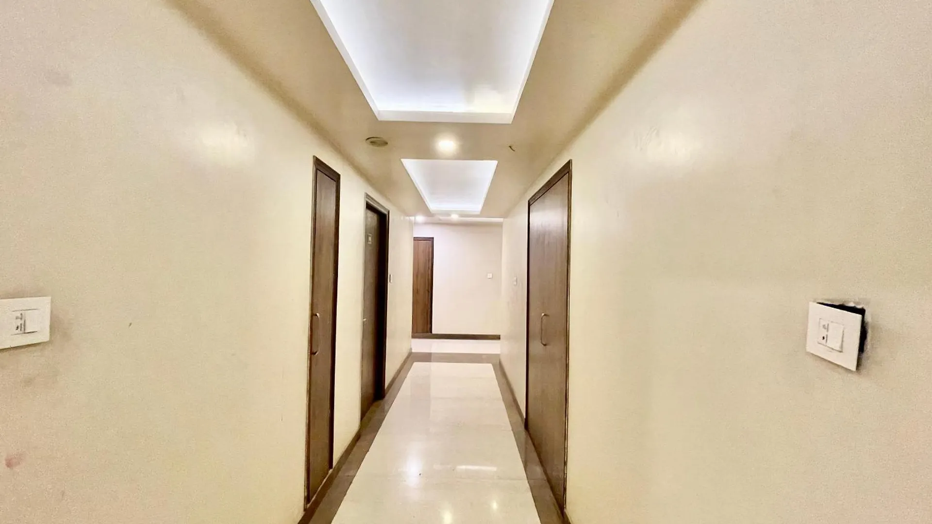Hotel Rudraksh ! Varanasi ! होटल रुद्राक्ष - హోటల్ రుద్రాక్ష్ Fully-Air-Conditioned Hotel At Prime Location With Parking Availability, Near Kashi Vishwanath Temple, And Ganga Ghat 3
