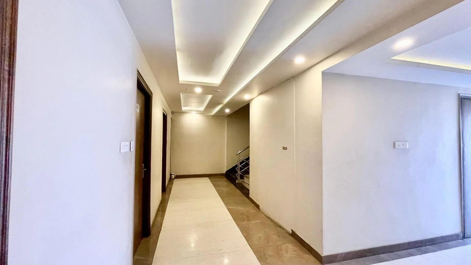 Hotel Rudraksh ! Varanasi ! होटल रुद्राक्ष - హోటల్ రుద్రాక్ష్ Fully-Air-Conditioned Hotel At Prime Location With Parking Availability, Near Kashi Vishwanath Temple, And Ganga Ghat 3