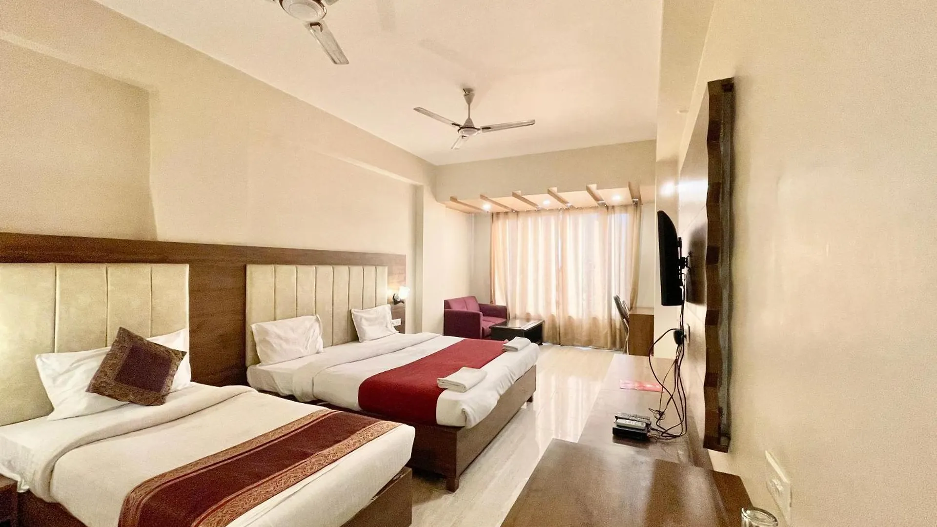 Hotel Rudraksh ! Varanasi ! होटल रुद्राक्ष - హోటల్ రుద్రాక్ష్ Fully-Air-Conditioned Hotel At Prime Location With Parking Availability, Near Kashi Vishwanath Temple, And Ganga Ghat 3
