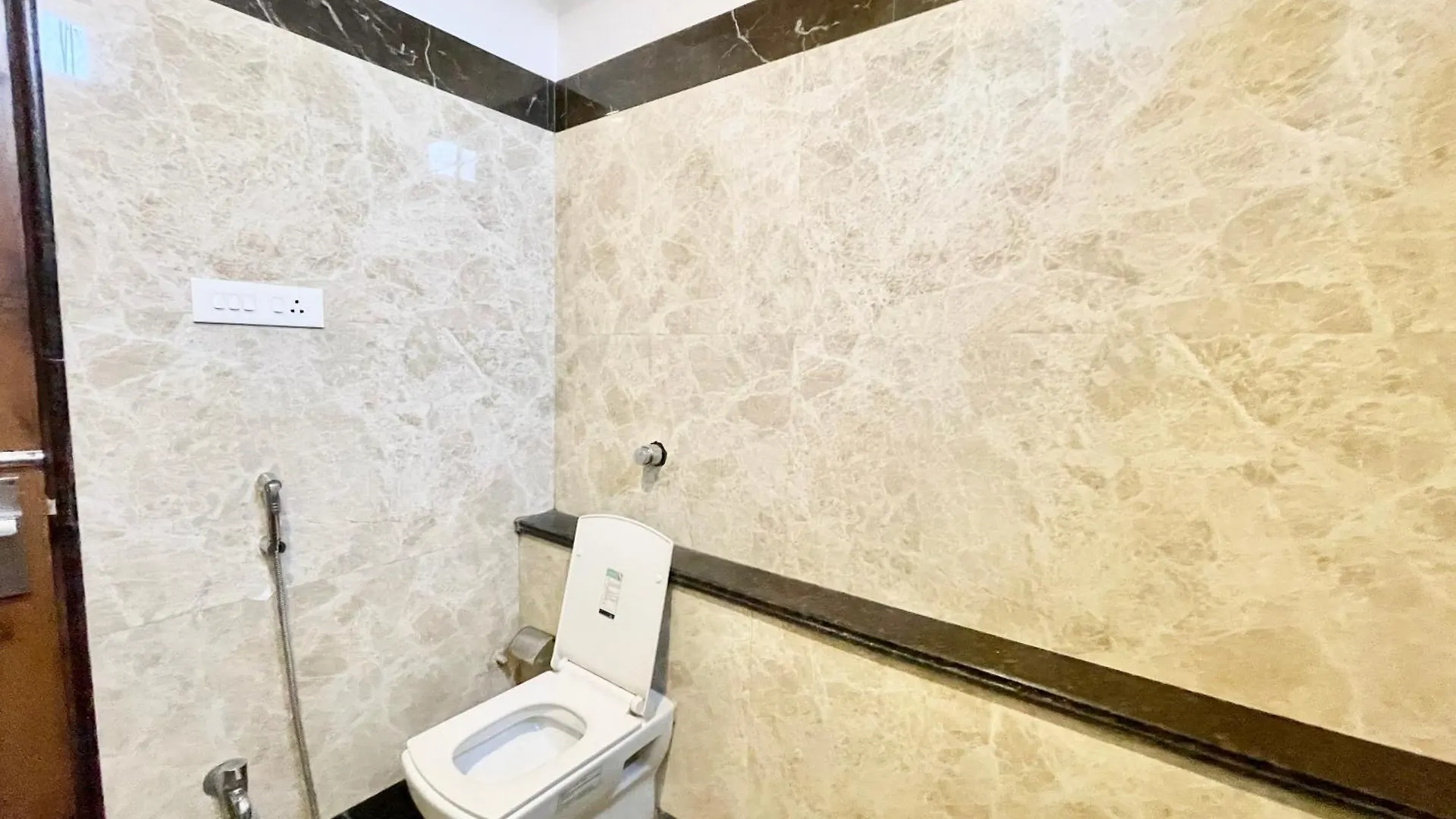 ****  Hotel Rudraksh ! Varanasi ! होटल रुद्राक्ष - హోటల్ రుద్రాక్ష్ Fully-Air-Conditioned Hotel At Prime Location With Parking Availability, Near Kashi Vishwanath Temple, And Ganga Ghat 3 India