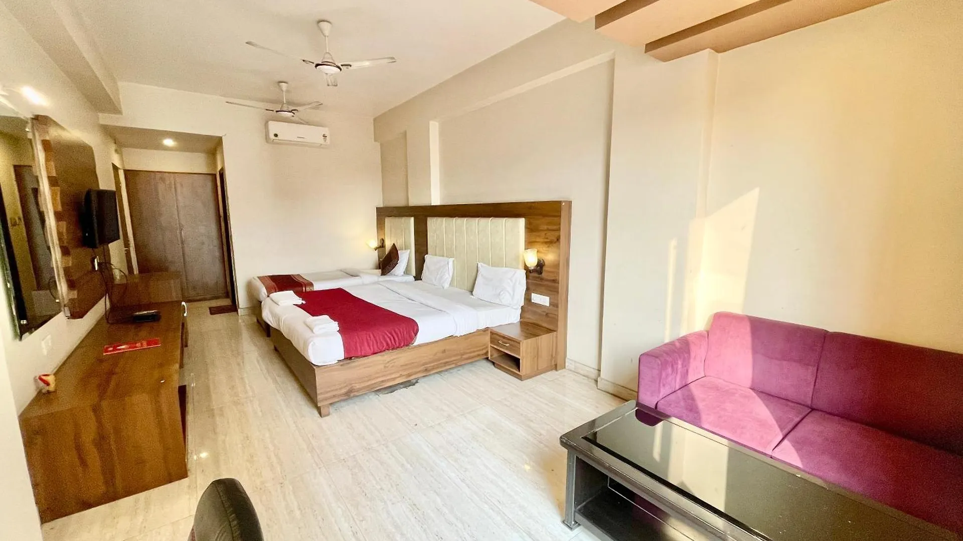 Hotel Rudraksh ! Varanasi ! होटल रुद्राक्ष - హోటల్ రుద్రాక్ష్ Fully-Air-Conditioned Hotel At Prime Location With Parking Availability, Near Kashi Vishwanath Temple, And Ganga Ghat 3