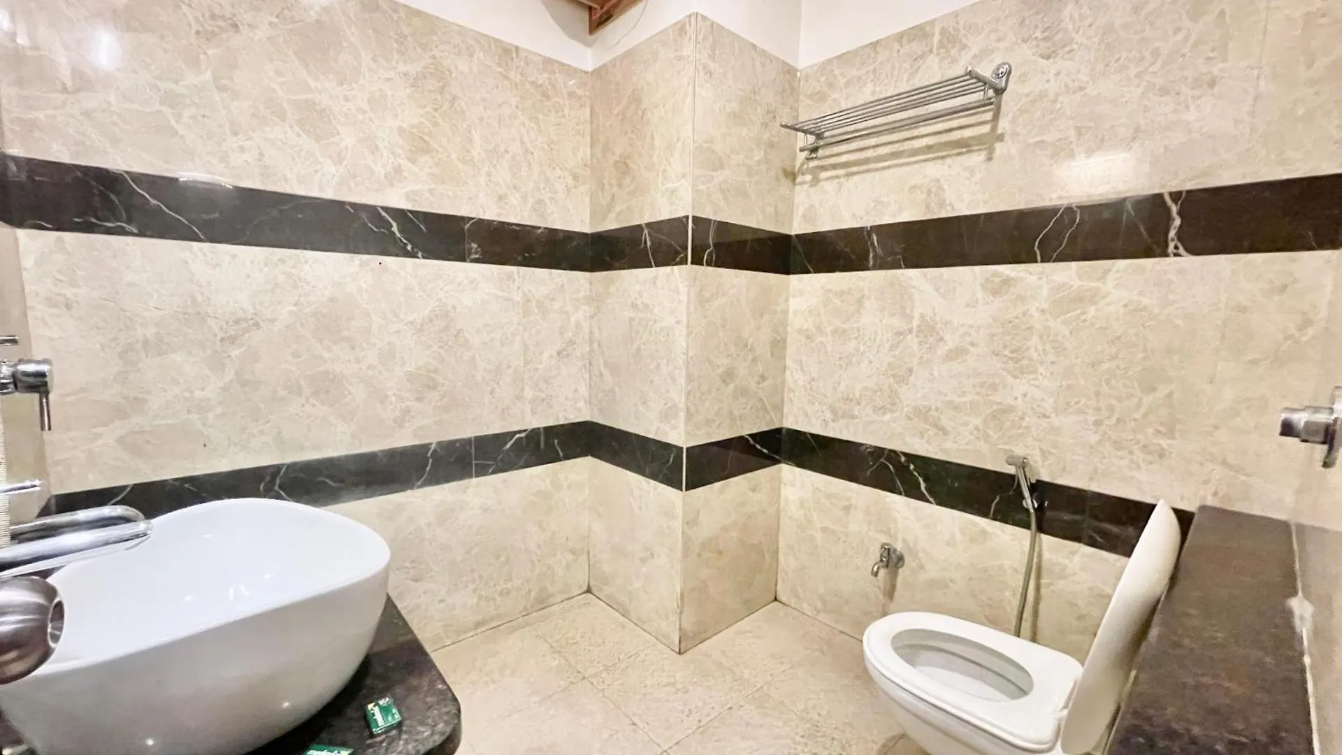 Hotel Rudraksh ! Varanasi ! होटल रुद्राक्ष - హోటల్ రుద్రాక్ష్ Fully-Air-Conditioned Hotel At Prime Location With Parking Availability, Near Kashi Vishwanath Temple, And Ganga Ghat 3