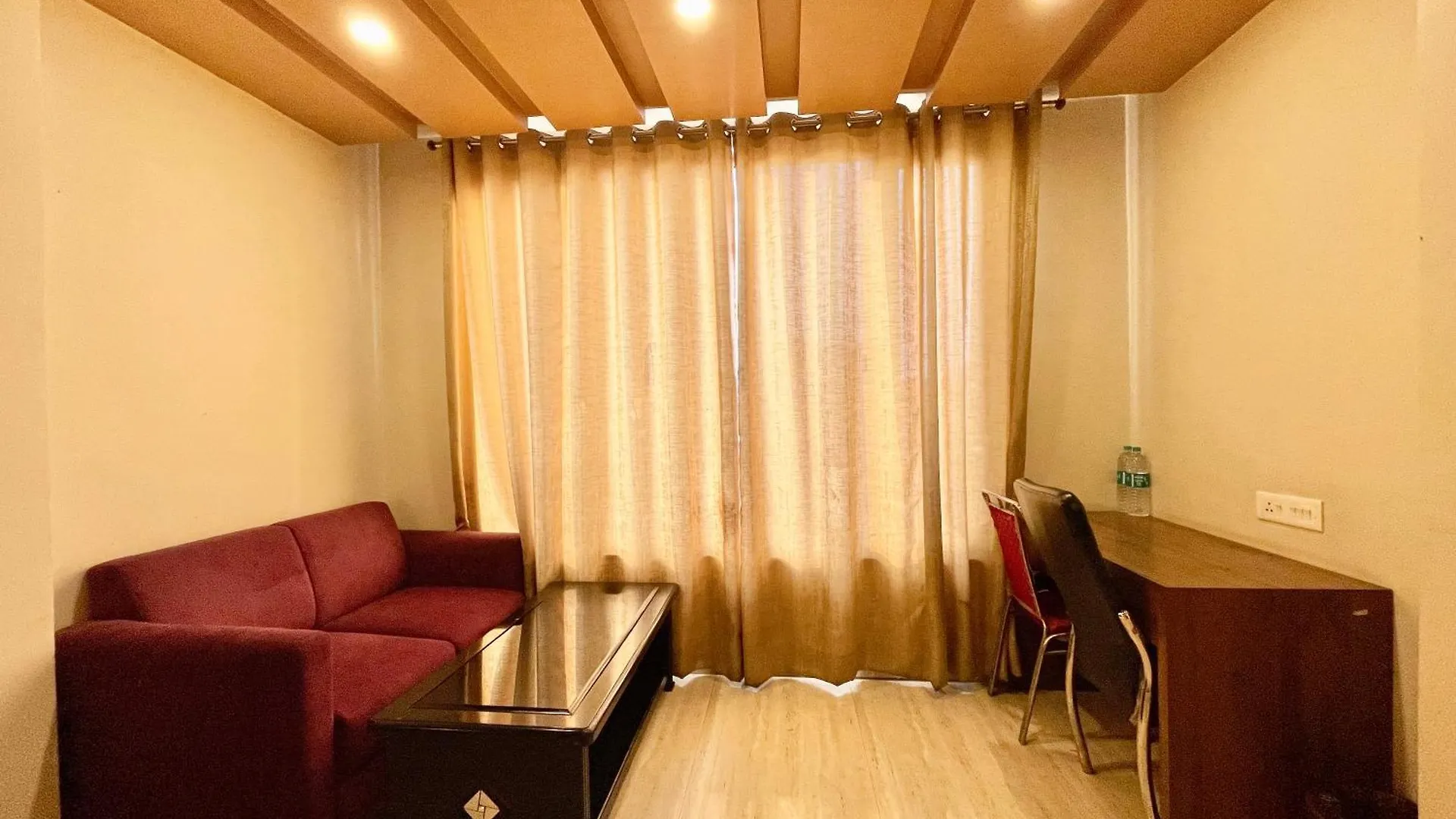 Hotel Rudraksh ! Varanasi ! होटल रुद्राक्ष - హోటల్ రుద్రాక్ష్ Fully-Air-Conditioned Hotel At Prime Location With Parking Availability, Near Kashi Vishwanath Temple, And Ganga Ghat 3 4*,